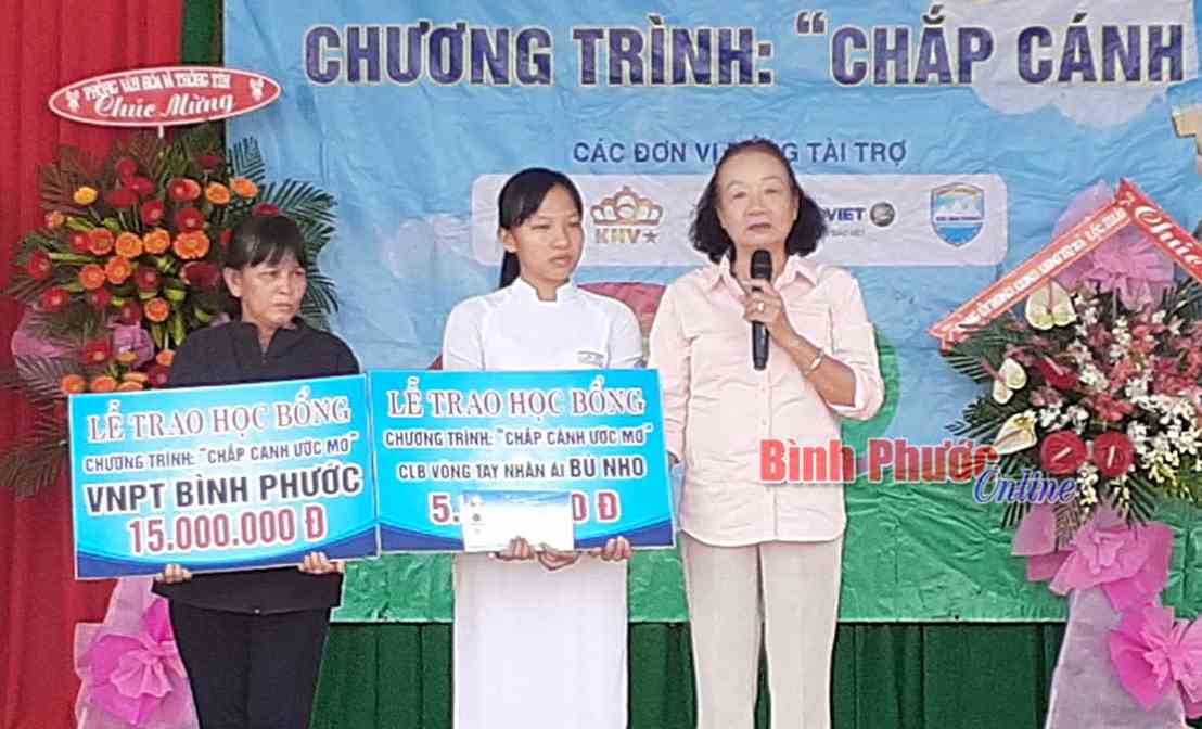 “Chắp cánh ước mơ” cho em Nguyễn Thị Thảo Sương