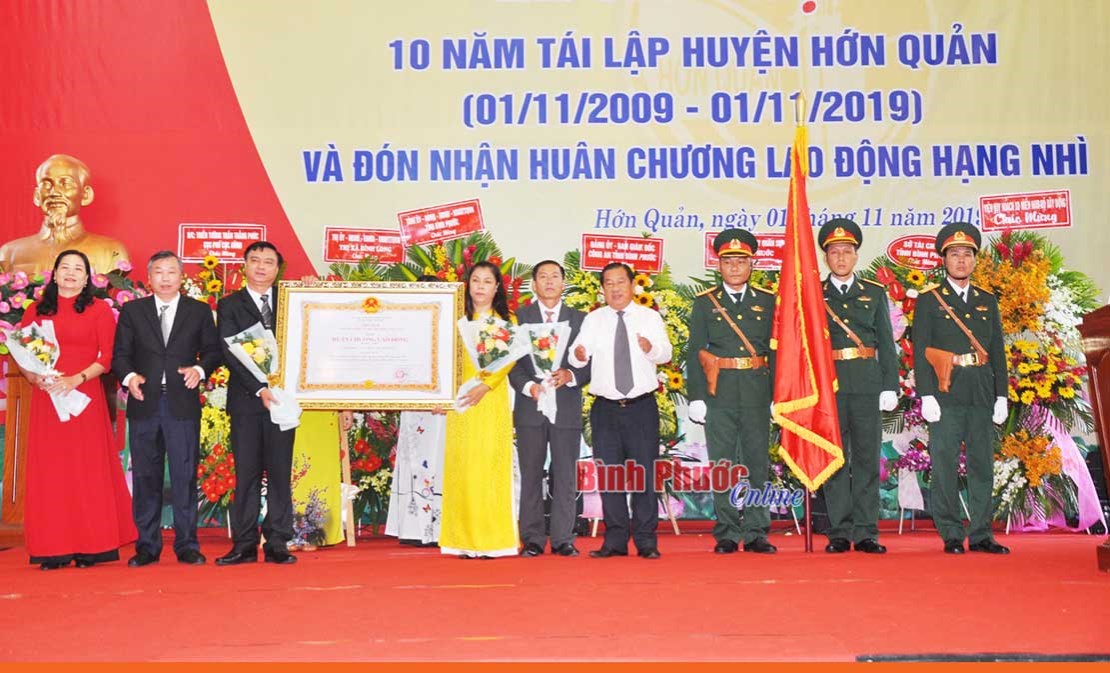 Hớn Quản kỷ niệm 10 năm thành lập và đón nhận Huân chương Lao động hạng Nhì 