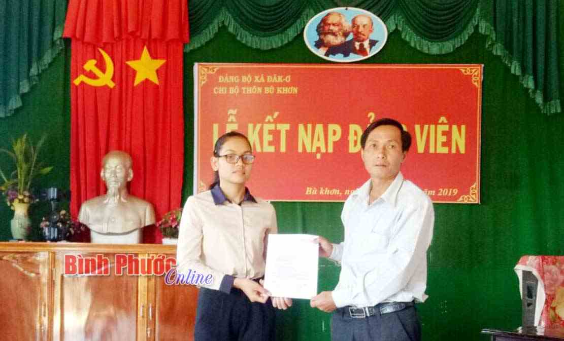 Đắk Ơ c&oacute; 65 đảng vi&ecirc;n người DTTS