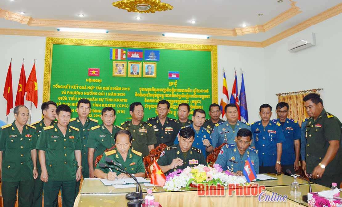 Phối hợp bảo vệ an ninh trật tự tr&ecirc;n tuyến bi&ecirc;n giới