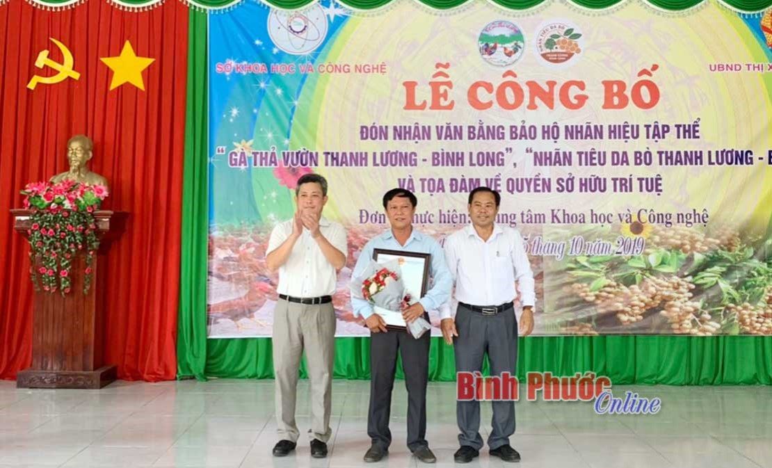 Thanh Lương đón nhận 2 văn bằng nhãn hiệu tập thể