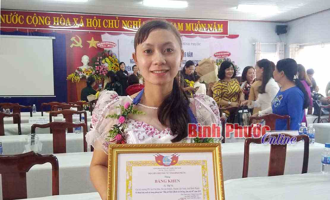 Chị Thị V&aacute; năng động trong phong tr&agrave;o phụ nữ