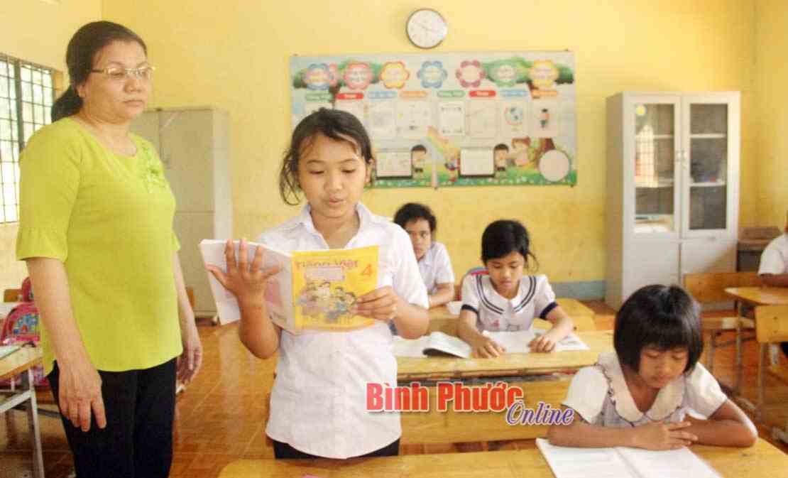 Học sinh DTTS th&ocirc;n 7, x&atilde; Long Giang đi học chuy&ecirc;n cần
