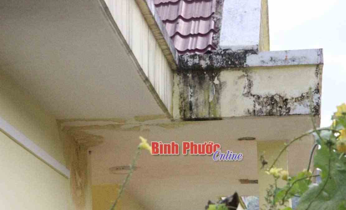 Công trình chưa bàn giao đã xuống cấp