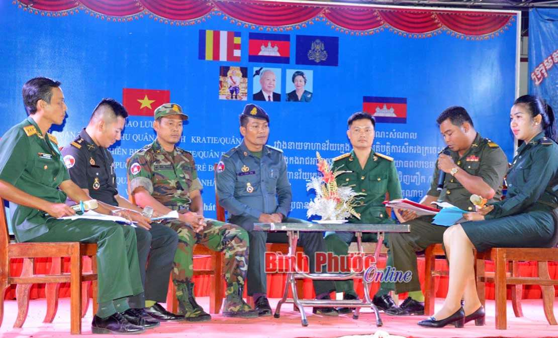 Tọa đ&agrave;m sĩ quan trẻ B&igrave;nh Phước - Kratie