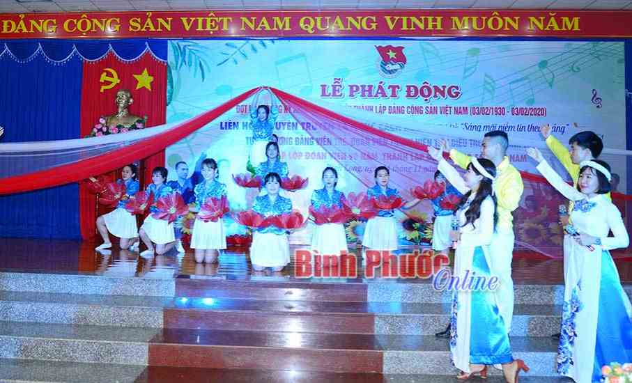 Sôi nổi liên hoan tuyên truyền ca khúc cách mạng