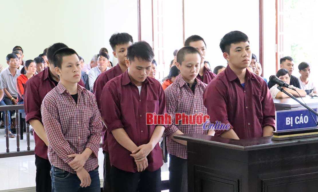 7 thanh ni&ecirc;n lĩnh 56 năm t&ugrave;