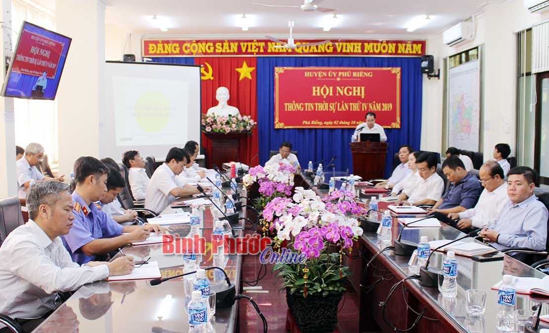 Huyện ủy Ph&uacute; Riềng th&ocirc;ng tin thời sự lần thứ IV