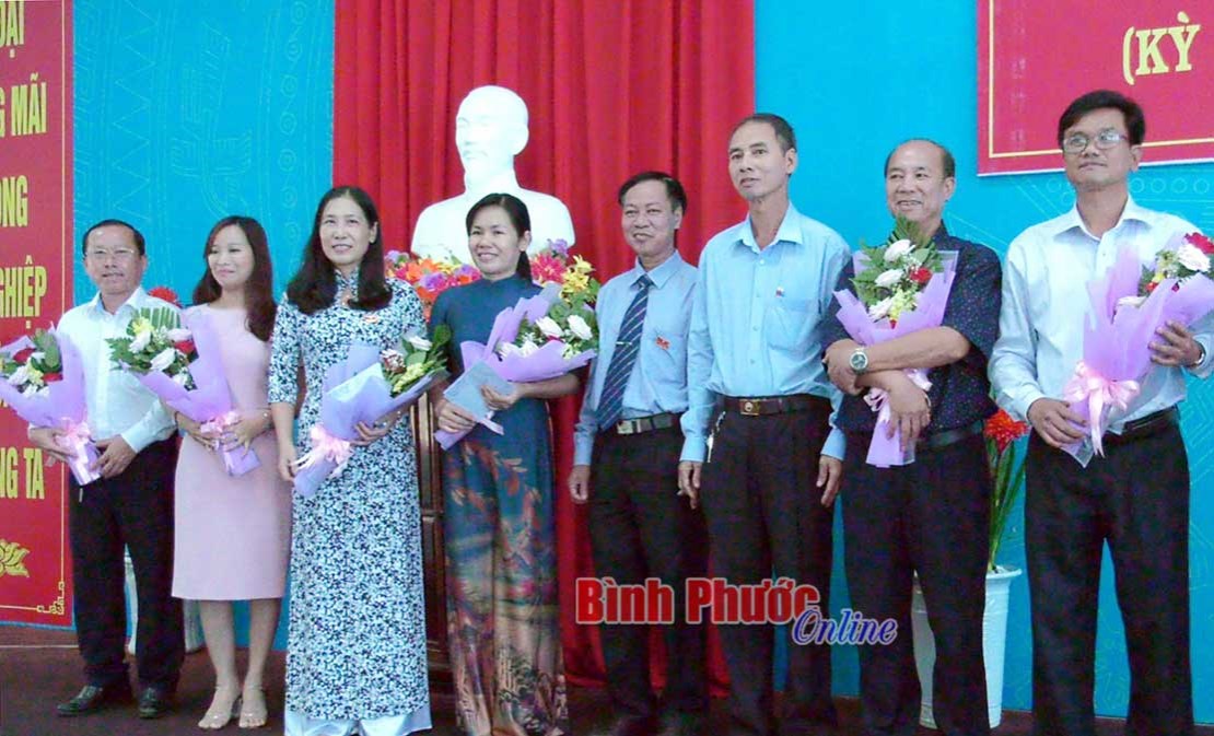 HĐND huyện Đồng Ph&uacute; kh&oacute;a XI họp kỳ bất thường