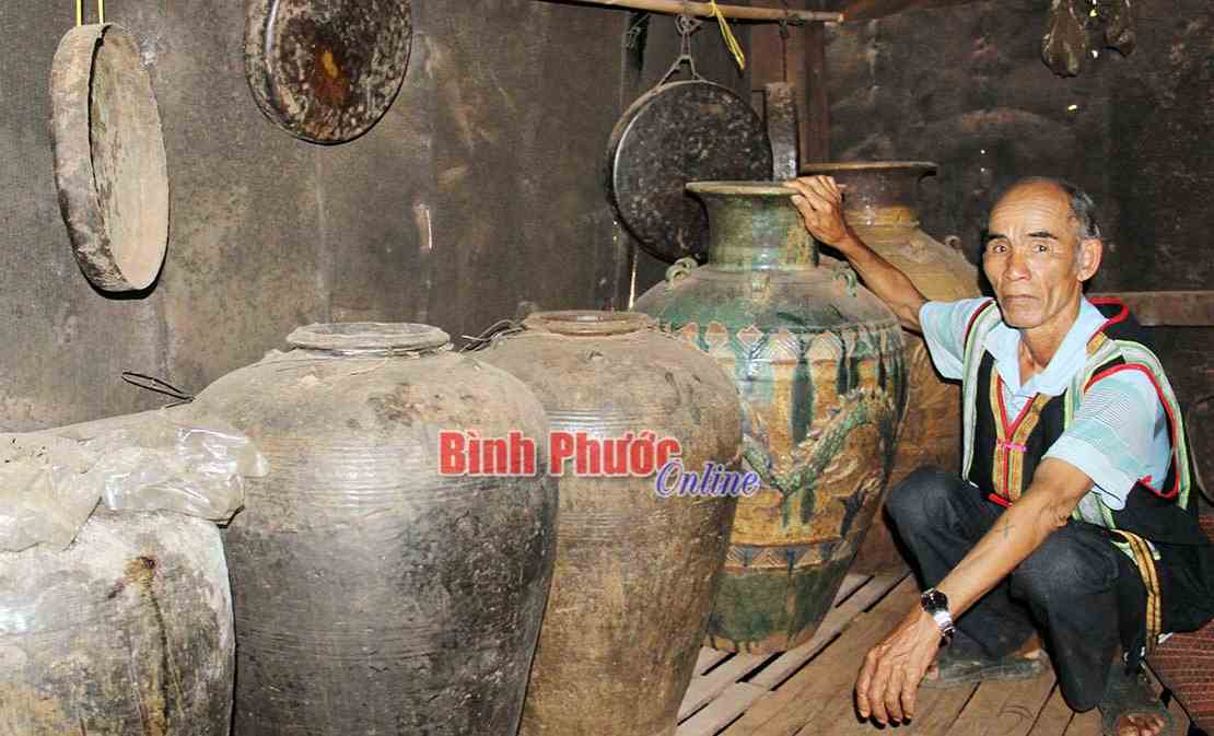 &Ocirc;ng Điểu Phưr lưu giữ b&aacute;u vật truyền thống