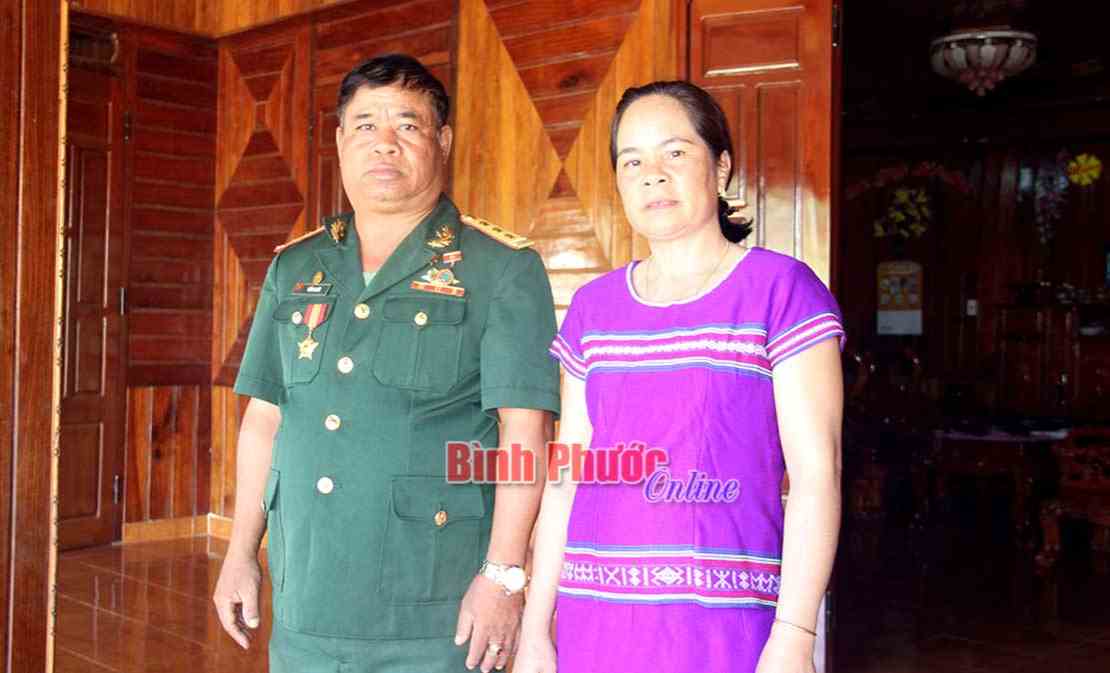 Hộ d&acirc;n tộc Mơn&ocirc;ng hiếu học