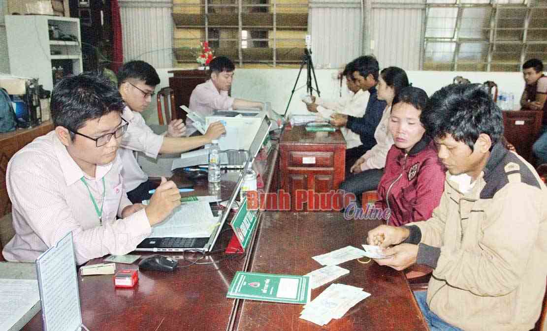 10 hộ DTTS ngh&egrave;o được vay vốn sản xuất