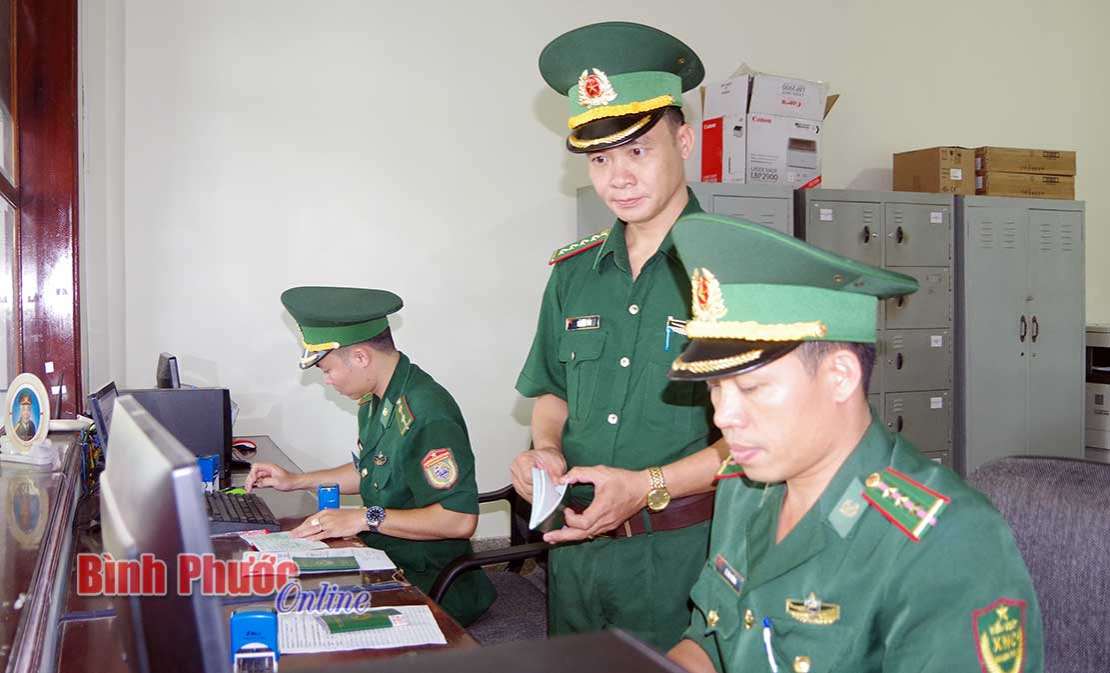 Trạm trưởng t&acirc;m huyết với c&ocirc;ng việc