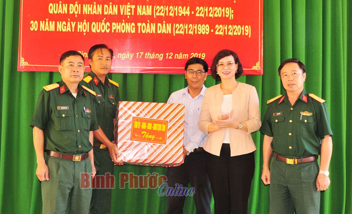 L&atilde;nh đạo tỉnh thăm, ch&uacute;c mừng c&aacute;c đơn vị lực lượng vũ trang