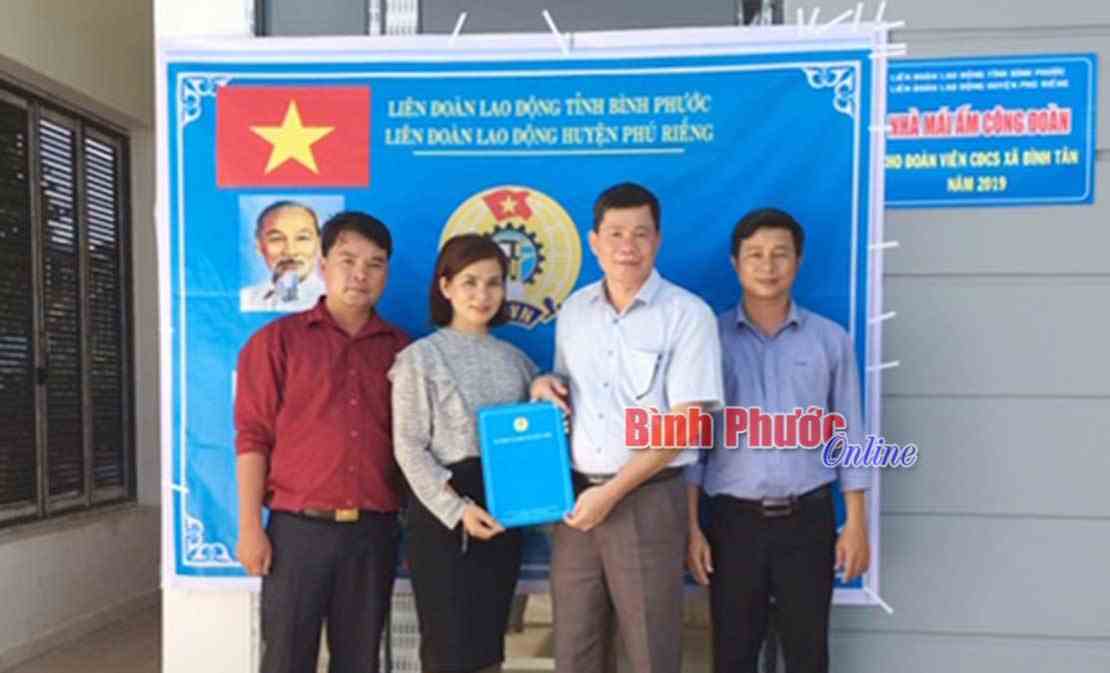 LĐLĐ huyện Phú Riềng chăm lo đời sống người lao động