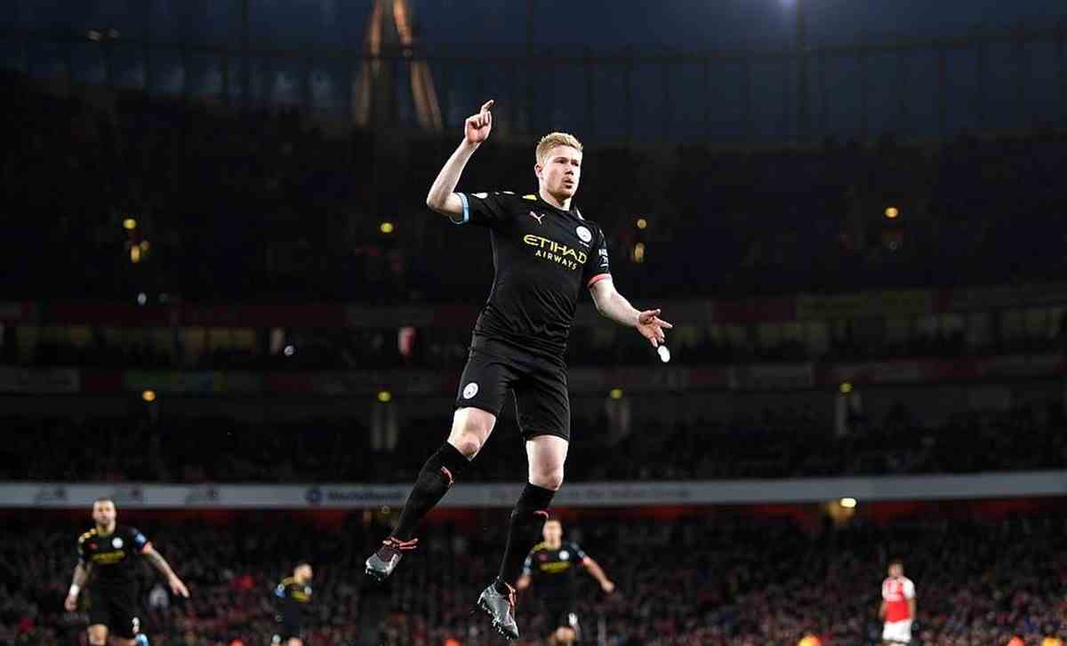 Manchester City vùi dập Arsenal, M.U thoát thua trên sân nhà