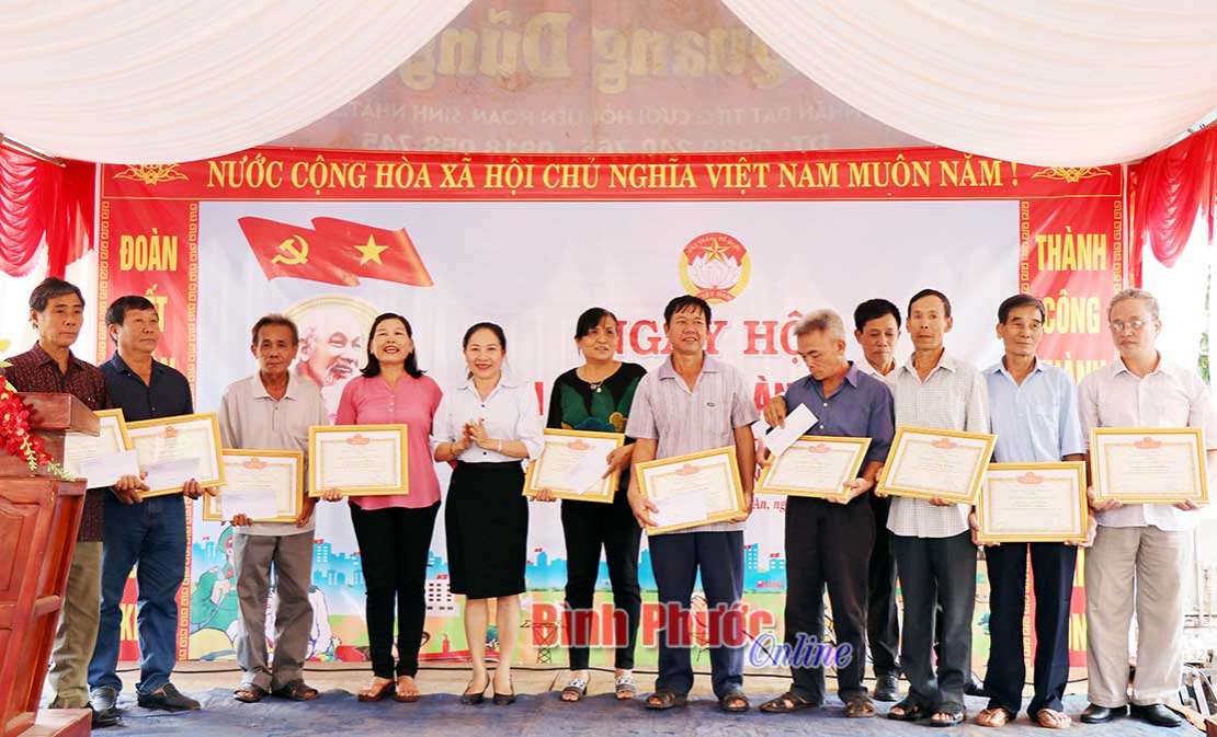 Ng&agrave;y hội đại đo&agrave;n kết to&agrave;n d&acirc;n khu phố B&igrave;nh An