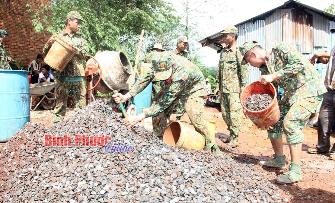 Nghĩa t&igrave;nh qu&acirc;n d&acirc;n