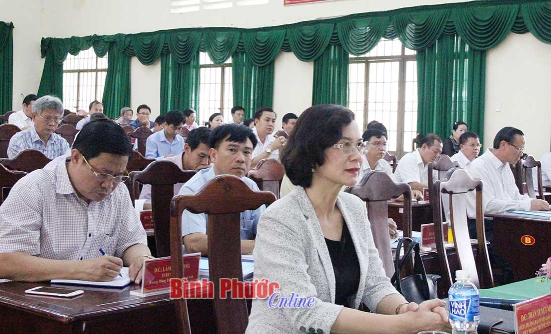 C&aacute;n bộ phải c&oacute; quyết t&acirc;m ch&iacute;nh trị cao, c&oacute; kh&aacute;t khao cống hiến