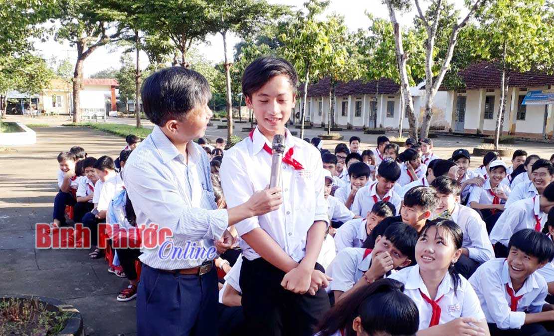 Nói chuyện chuyên đề sức khỏe sinh sản cho học sinh THCS