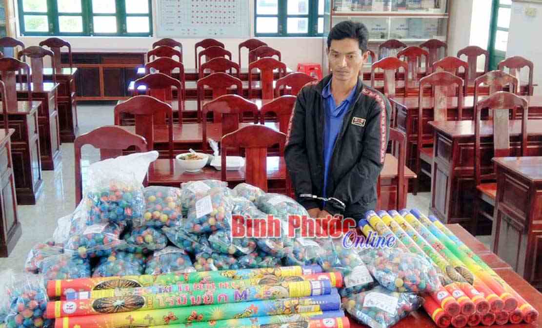 Thu giữ 73kg pháo nổ