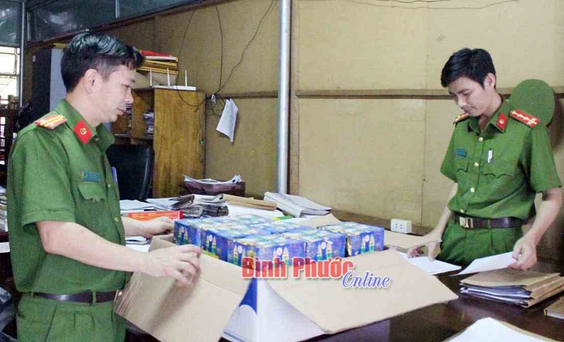 Công an huyện Phú Riềng thu giữ 137,4kg pháo nổ