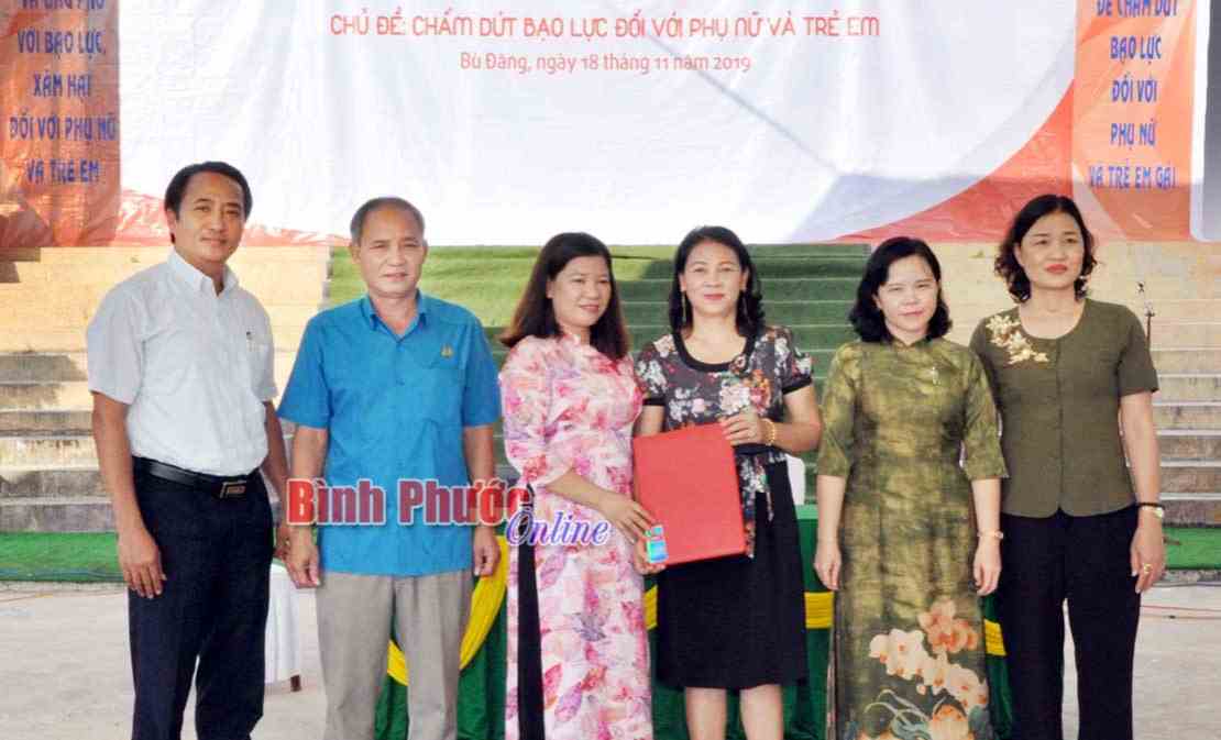 Phát động Tháng hành động bình đẳng giới và phòng chống bạo lực