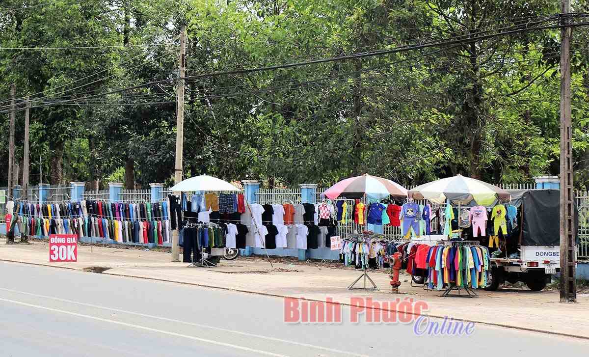 Ảnh phê bình: Chợ tự phát