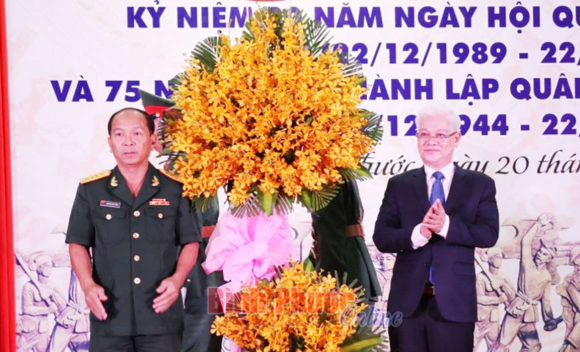 Họp mặt kỷ niệm 75 năm Ngày thành lập Quân đội nhân dân Việt Nam