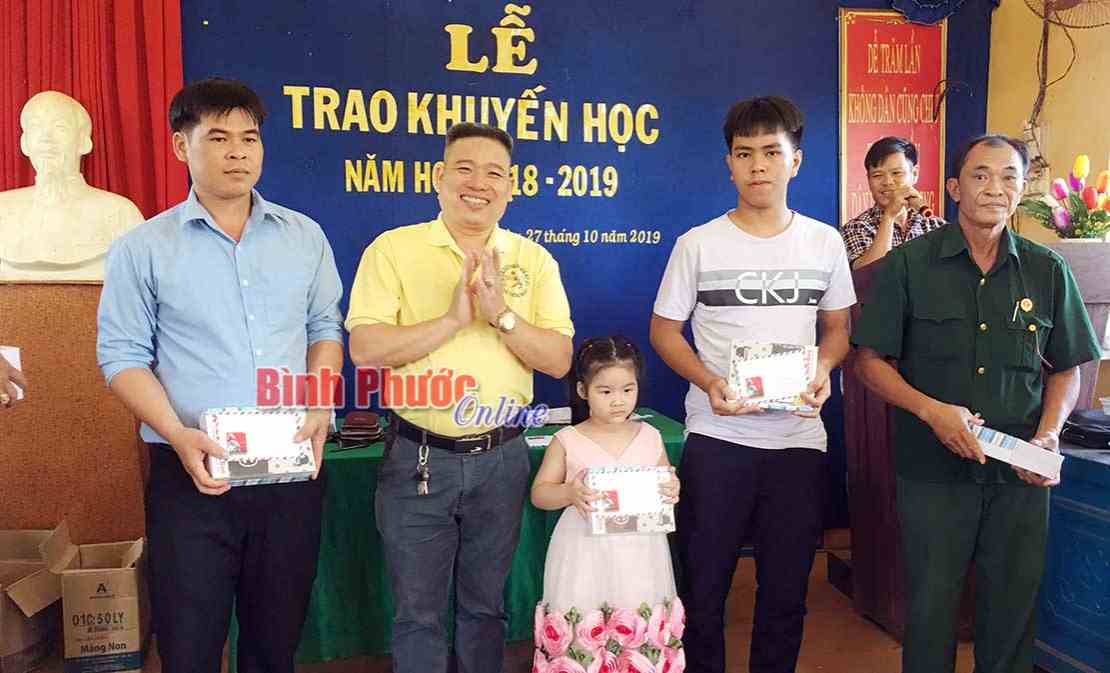 215 học sinh x&atilde; Thống Nhất được khen thưởng