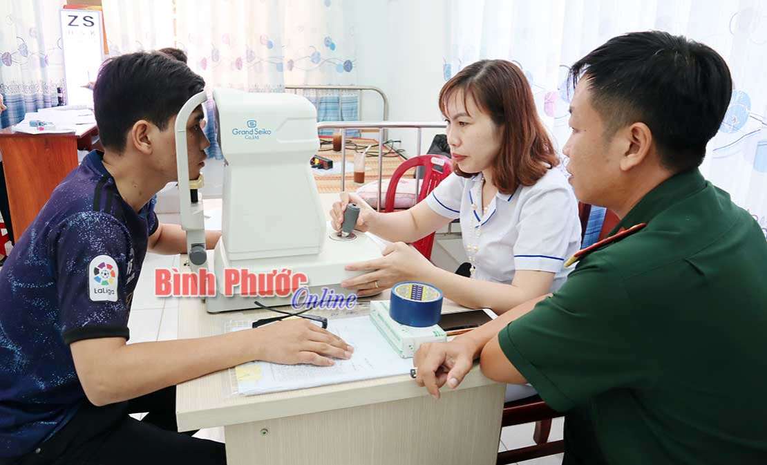 797 thanh ni&ecirc;n đủ ti&ecirc;u chuẩn kh&aacute;m sức khỏe nghĩa vụ qu&acirc;n sự