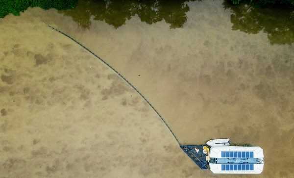 Thiết bị thu gom rác trên sông của Hà Lan được triển khai ở Việt Nam