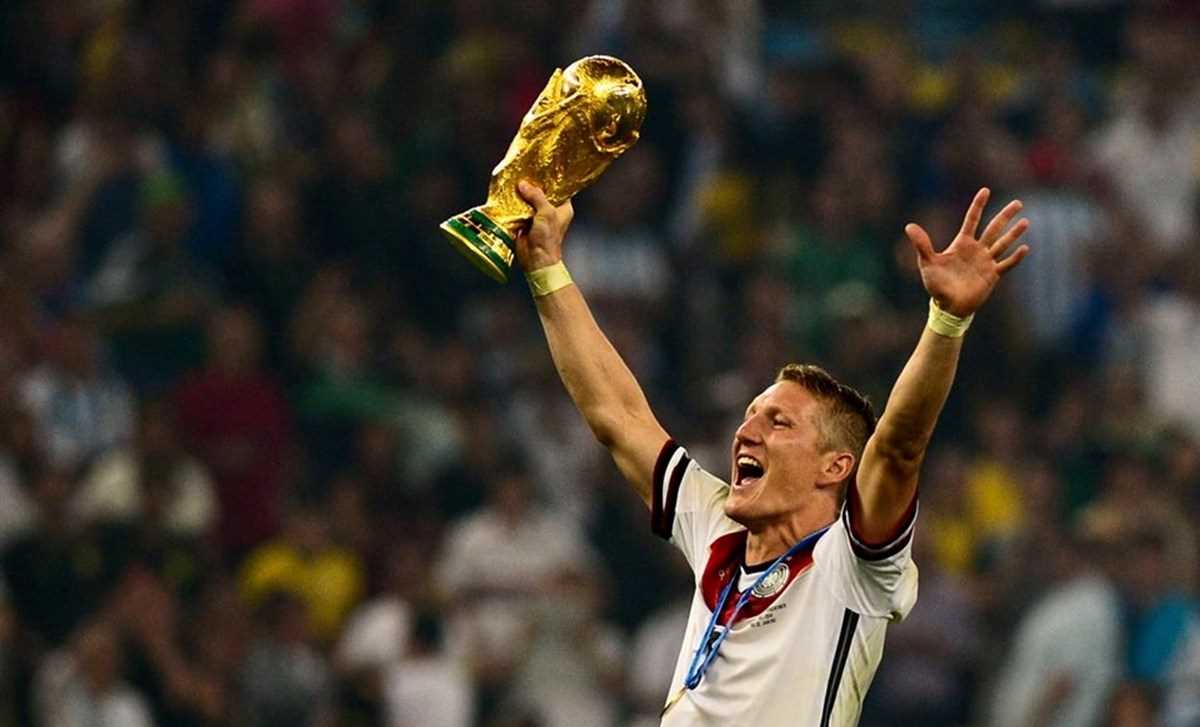 Bastian Schweinsteiger chính thức giã từ sự nghiệp bóng đá