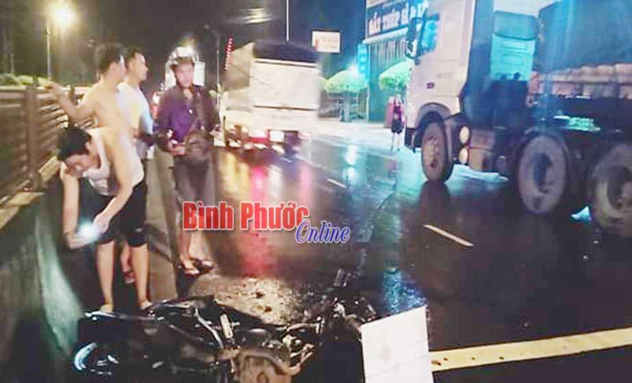 Tông vào đuôi xe container, nam thanh niên tử vong