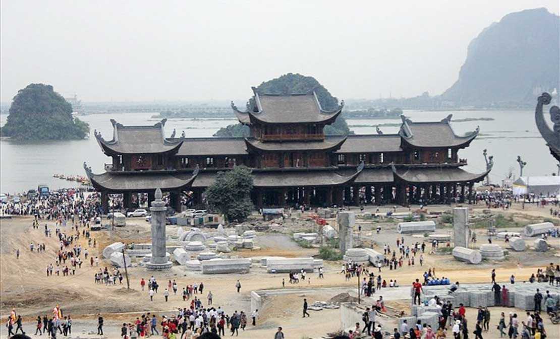 Một ng&agrave;y v&atilde;ng cảnh ch&ugrave;a Tam Ch&uacute;c