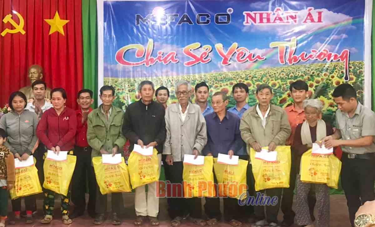 125 phần quà, xe đạp tặng hộ nghèo, học sinh