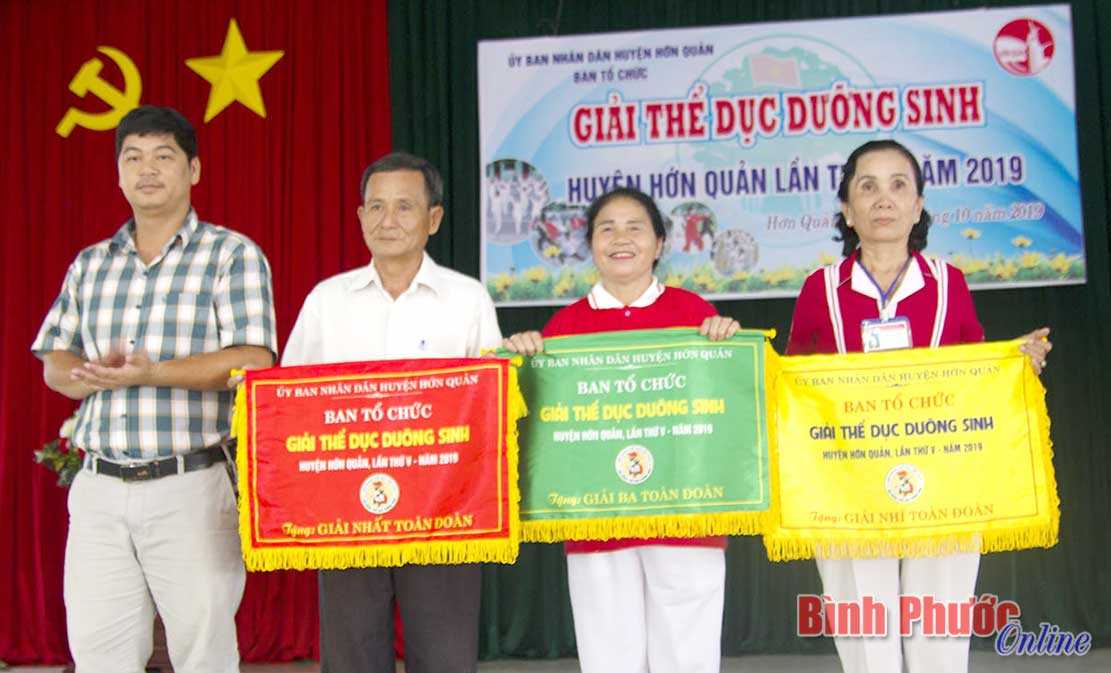 Tân Khai nhất toàn đoàn giải thể dục dưỡng sinh huyện Hớn Quản