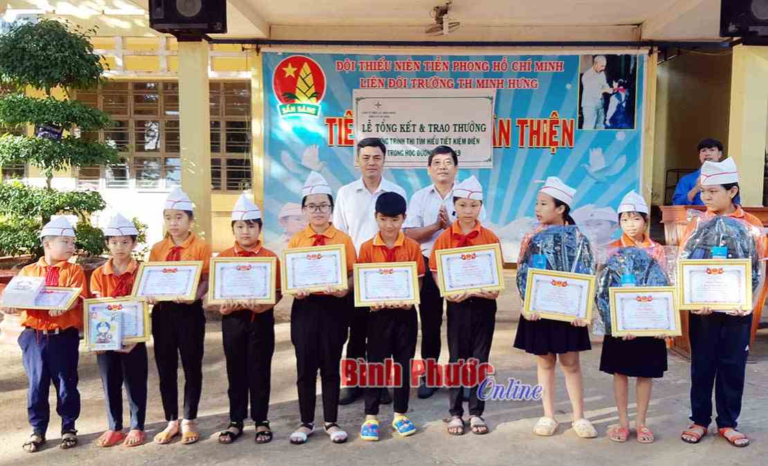 Học sinh Bù Đăng thi tìm hiểu tiết kiệm điện
