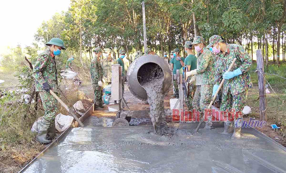Thắm tình quân dân nơi biên giới