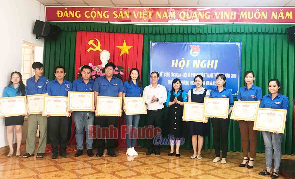 Thị đoàn Bình Long tổ chức 9 chiến dịch thanh niên tình nguyện