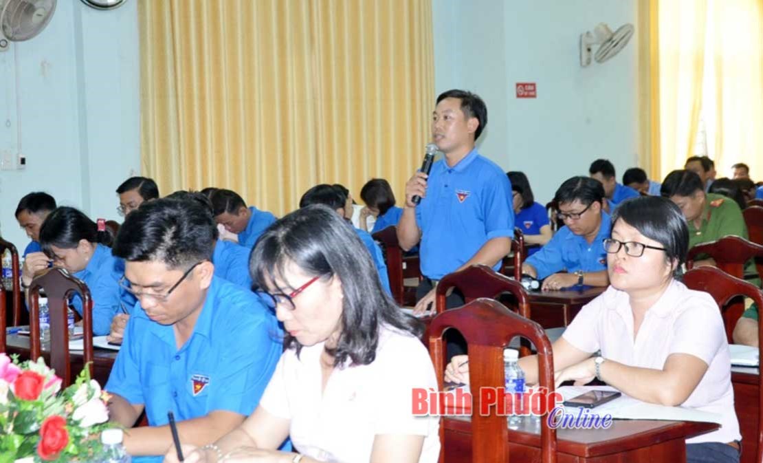 Đại biểu Quốc hội tiếp x&uacute;c cử tri tại B&ugrave; Đăng v&agrave; Tỉnh đo&agrave;n