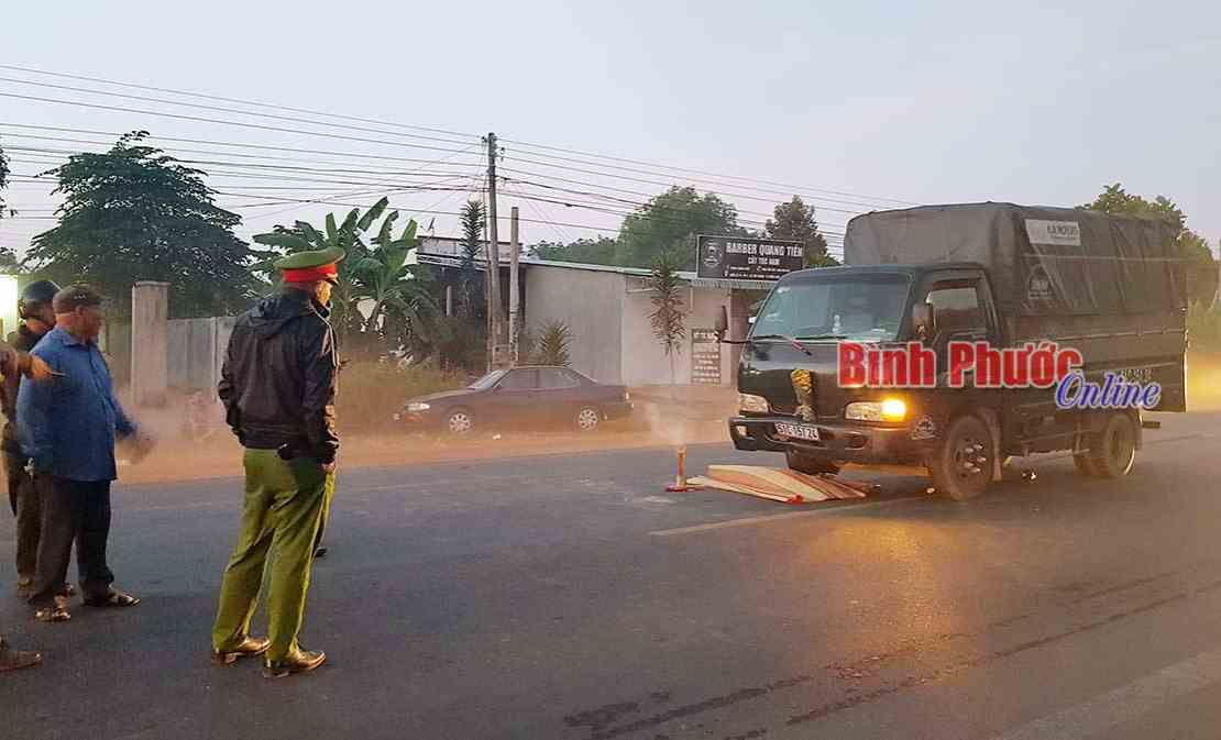 Một người tập thể dục buổi sáng bị xe tải tông thiệt mạng