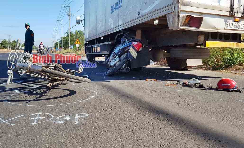 Tai nạn liên hoàn, một người đi xe máy mất mạng
