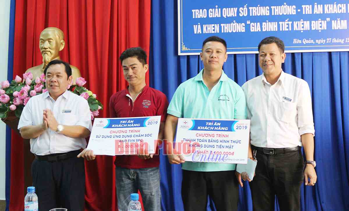 Điện lực Hớn Quản tri ân khách hàng