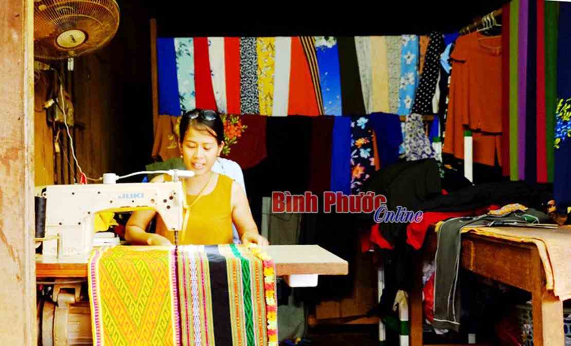 Giữ nghề truyền thống dệt thổ cẩm