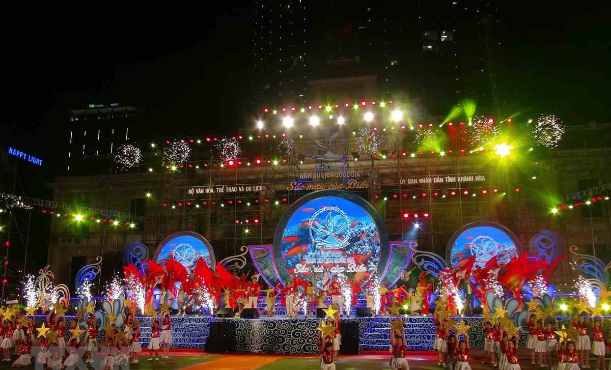 Du lịch Việt Nam lần đầu tiên đón 18 triệu lượt khách du lịch quốc tế