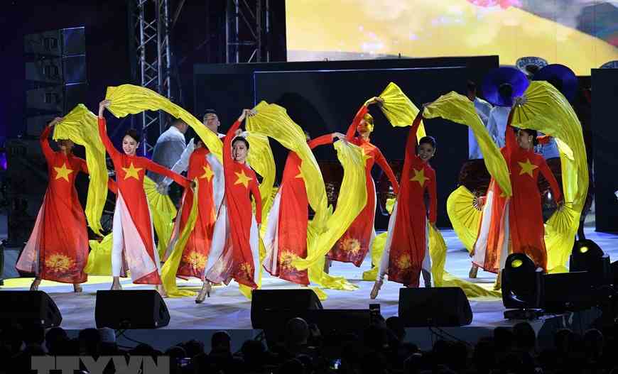 Hình ảnh lễ bế mạc đầy màu sắc của SEA Games 30 tại Philippines