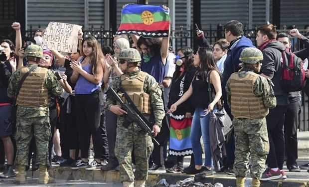 Chile gia hạn lệnh giới nghiêm đêm thứ hai liên tiếp