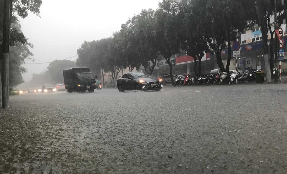 Các khu vực trên cả nước có mưa dông, Bắc Bộ có nơi dưới 19 độ C