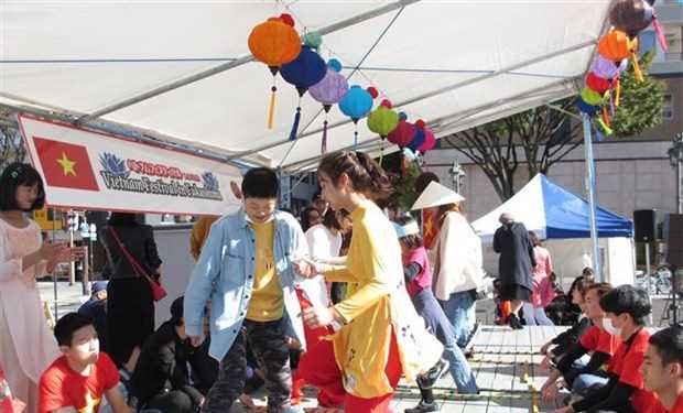 Fukushima ch&igrave;m đắm trong bầu kh&ocirc;ng kh&iacute; lễ hội mang đậm n&eacute;t Việt Nam